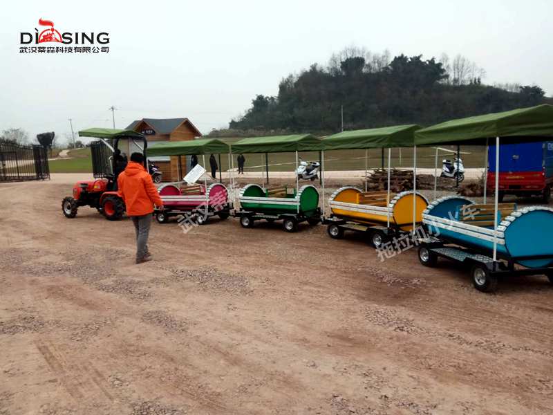 農(nóng)場(chǎng)拖拉機(jī)小火車