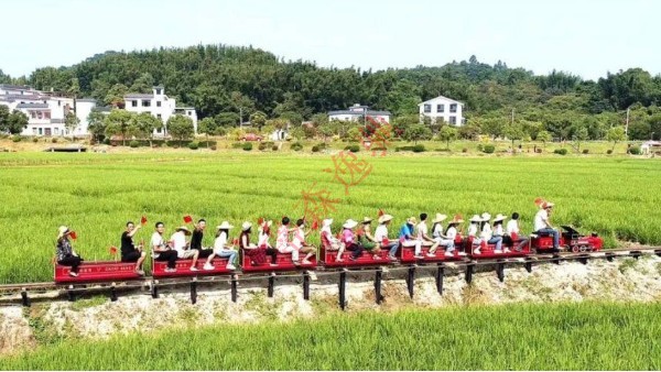 兒童乘坐網(wǎng)紅軌道小火車應(yīng)該特別注意