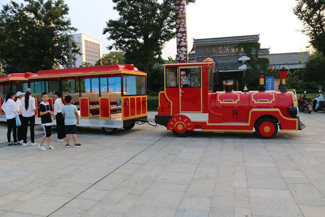 無(wú)軌觀光小火車